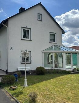 Modernes Wohnhaus mit Wintergarten und zwei Garagen zentral in Kassels bevorzugter Lage - Kassel