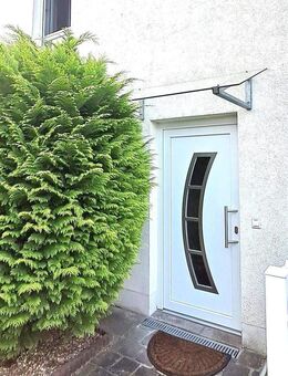 Streichen, einziehen, wohnen: Helles Reihenmittelhaus zu verkaufen - Schwabach