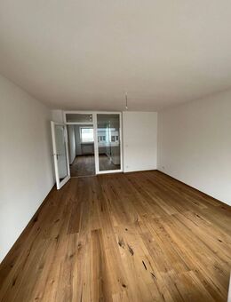 Modernisierte 4-Zi.-Wohnung am Rechenbergpark mit Balkon & Tageslichtbad sowie optional 1 Tiefgaragen Stellplatz - Nürnberg