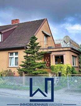 Doppelhaushälfte in guter Lage - renovierungs- teils sanierungsbedürftig - Altentreptow