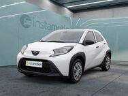 Toyota Aygo, X Gepäckraumabdeckung, Jahr 2022 - München