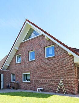 Doppelhaushälfte mit Doppelgarage und großem Grundstück - Emstek