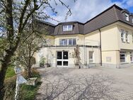 TOP-Eigentumswohnung: behindertengerecht, Balkon, Aufzug, Tiefgaragenplatz + 2. Stpl. - Neustadt (Coburg)