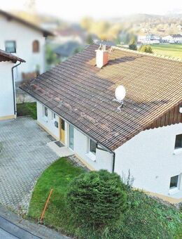 Großes Einfamilienhaus mit neuwertiger Heizung und neuwertigen Fenstern in ruhiger Lage von Thurmansbang zu verkaufen - Thurmansbang