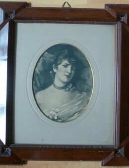 alter Bilderrahmen Holz mit ausgestellten Ecken ca. 46,5 x 40,5 cm - Berlin