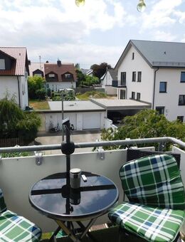 Nette 2,5 Zimmerwohnung im Dachgeschoß einer kleinen Wohnanlage in Wehringen. - Wehringen