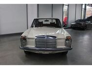 Mercedes-Benz 230 .6 W114 Strichacht Limousine Automatik - Heidenheim (Brenz)