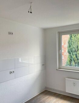 Mieter willkommen! Frisch sanierte 2-Zimmer-Wohnung mit Balkon - Magdeburg