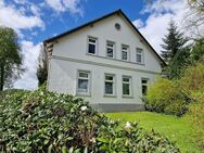 Großzügiges Wohnhaus mit Stil und Flair mit angrenzendem Bürotrakt und dem parkähnlichen Grundstück (ehem. Pastorei mit Gemeindehaus) - Schortens