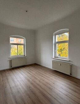 Helle 3-Zimmer-Wohnung: frisch renoviert mit Balkon und Tageslichtbad in ruhiger Lage - Dresden