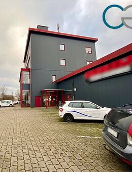 2-Zimmer-Wohnung im DG / zentrumsnah mit Einbauküche und Stellplatz - Nienburg (Weser)
