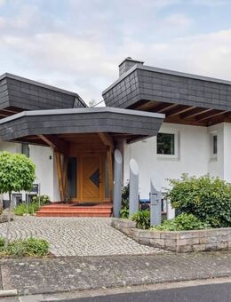 Provisionsfrei - Besonderes Architektenhaus mit klugem Schnitt und großem, grünem Garten - Limeshain