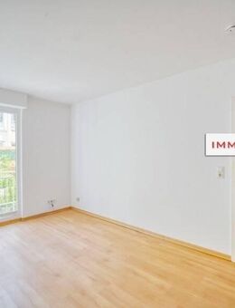 IMMOBERLIN.DE - Sehr angenehme Wohnung mit Südwestloggia & Tiefgaragenplatz in beeindruckender Naturlage - Berlin