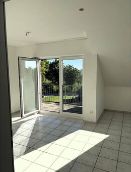 Helle 3-Zimmer-Dachgeschosswohnung mit Balkon - verkehrsgünstig gelegen in 48366 Laer - Laer