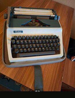 Schreibmaschine Erika aus DDR Zeiten - Bad Frankenhausen (Kyffhäuser) Zentrum