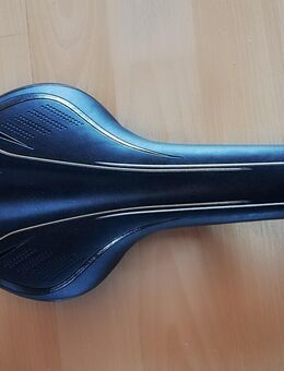 Mountainbikes Sattel Schwarz mit Streifen ist ca 29 cm lang ist neu - Atting
