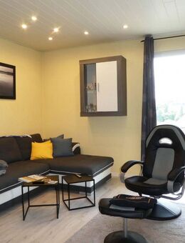 AUMÜLLER-Immobilien - Gemütliche Doppelhaushälfte mit drei Garagen und zwei Terrassen - Birstein