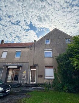 Stark sanierungsbedürftiges Mehrfamilienhaus mit großem Grundstück und Scheune in Werl-Westönnen - Werl