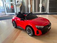 Kinder Elektroauto mit Fernbedienung Audi Etron - Stuttgart