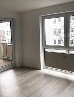 3-Zi.-Whg. mit Loggia, Keller und Tiefgaragenstellplatz zu verkaufen - Aufzug vorhanden. - Chemnitz