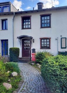 Solides Reihenmittelhaus mit Einbauküche, Wintergarten und Garage in ruhiger Lage