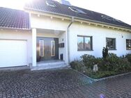 Attraktives Einfamilienwohnhaus mit großer EL-Wohnung im DG in bevorzugter Lage von Adelsdorf ! - Adelsdorf