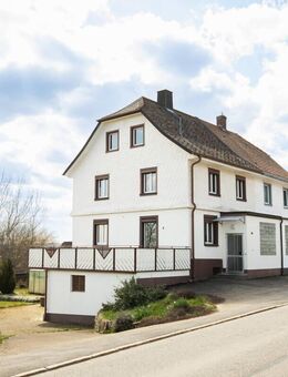 Doppelhaushälfte in Oberbränd mit 1250 qm Grundstück zu verkaufen I Option für weitere Bebauung - Eisenbach (Schwarzwald)
