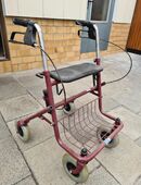 Gehhilfe / Rollator in 70599