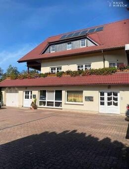 Haus im Haus, Mehrfamilienhaus mit 3 Parteien: Große Balkone & super Grundrisse! - Lawalde