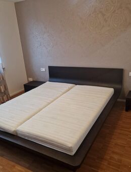 Bett mit Nachtkasten - Stuttgart