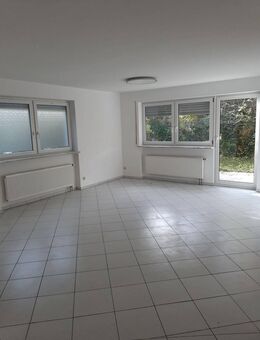 In guter Wohnlage, in gepflegtem Wohn-Ensemble, mit Stellplatz, Terrasse und Gartenanteil! - Schwäbisch Gmünd