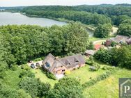 Haus am See - Traumhaftes Domizil mit drei Wohneinheiten in erster Seereihe - Westensee