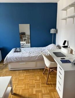 Maxvorstadt - Museumsviertel: Penthouse-Apartment mit Balkon, Lift und Garage - München