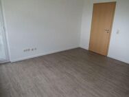 Sehr moderne helle 1,5 Zi.-Erdgeschoss-Wohnung mit Balkon, Dusch-Bad & Einbauküche in ruhiger Lage! - Hameln