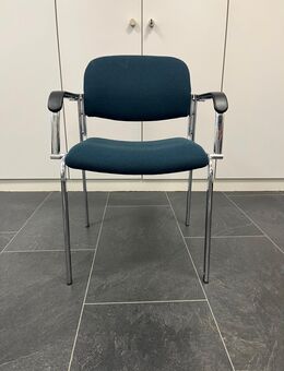 Blaue Stühle - Schwaigern