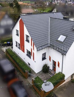 Energieeffizient saniertes Zweifamilienhaus mit Büro und gepflegtem Garten in Glauburg - Glauburg