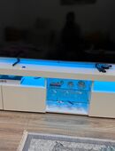 modernen TV-Schrank in elegantem Weiß. in 22559