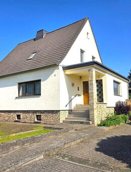 Viel Platz & Potenzial: Großzügiges Einfamilienhaus mit Riesengrundstück im Südharz (Roßla) - Südharz