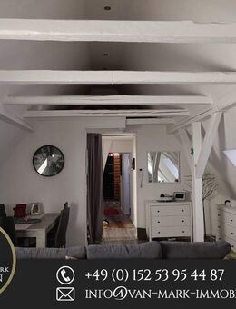 schöne Dachgeschosswohnung mit 3 Zimmern , 2 Bädern, Küche mit Einbauküche, in Klein Faldern - Emden