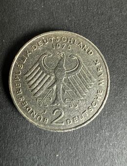 Zum 50. Jubeljahr eine 2 DM "J" Kursmünze von 1975 - Münster (Hessen)