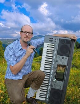 Alleinunterhalter Chris spielt auf allen Festen - Weihenzell