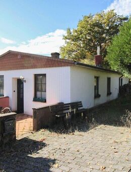 Greifen Sie zu! Renovierungsbedürftiges Einfamilienhaus samt Garten in ruhiger Ortsrandlage - Baustert