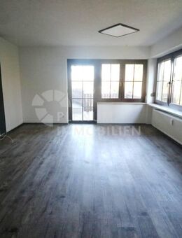 Große renovierungsbedürftige 4,5-Zimmer Wohnung in Billigheim zu verkaufen ! RIESIGE TERRASSE - Billigheim