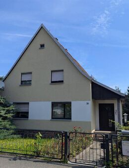 Großes Einfamilienhaus mit hübschem Garten und Garage! - Zwickau