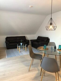 Charmante Dachwohnung für junge Berufstätige in Stuttgart-Obertürkheim - Stuttgart