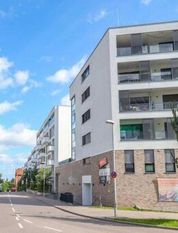 Entspannt wohnen mit Stil: lichtdurchflutete Eleganz, großzügige Loggia & exklusive Ausstattung - Stuttgart