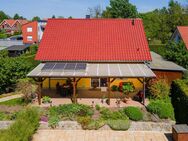 Mit Einbauküche, Fußbodenheizung, Pool u.v.m.: Voll ausgestattetes Einfamilienhaus in Altlandsberg - Altlandsberg