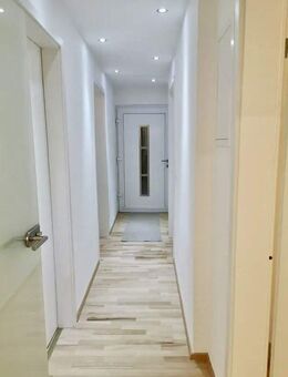 Große Garage kombiniert mit kleiner Wohneinheit - Stamsried