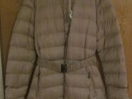 Gr. XXL = 42: Daunen-Winter-Jacke mit abnehmbarer Fell-Kapuze (Fell unbekannt), beige "ADREXX", neu - München