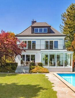Großzügiges Familiendomizil mit Spa-Bereich, Traumgarten und Pool in Villenlage - Gräfelfing